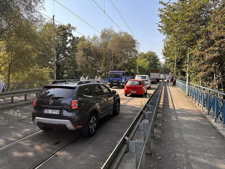 Woda na Bystrzycy opada, mosty Średzki otwarte