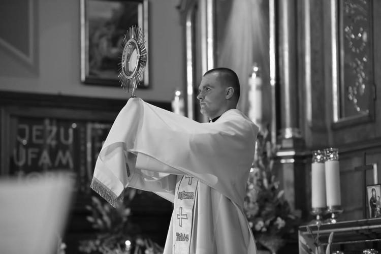 Nie żyje znany dolnośląski ksiądz. Znaleziono go w basenie. Miał 41 lat