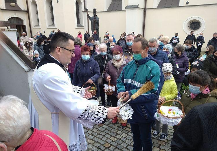 Święcenie pokarmów w Wielką Sobotę [ZDJĘCIA]