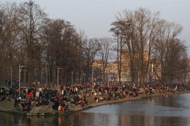 Na Wyspę Słodową nocą już nie wejdziesz. A piwa napijesz się tylko w ogródku