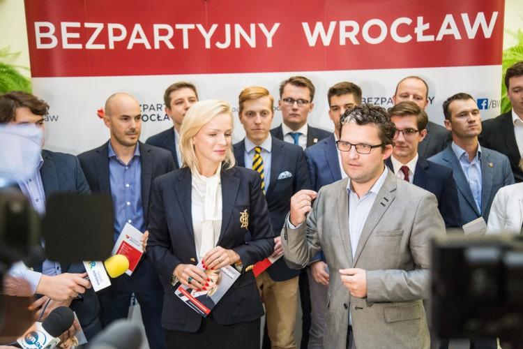 Dobry sondaż dla Sutryka, start kampanii Obary-Kowalskiej i Michalak w Warszawie [KOMENTARZ POLITYCZNY]