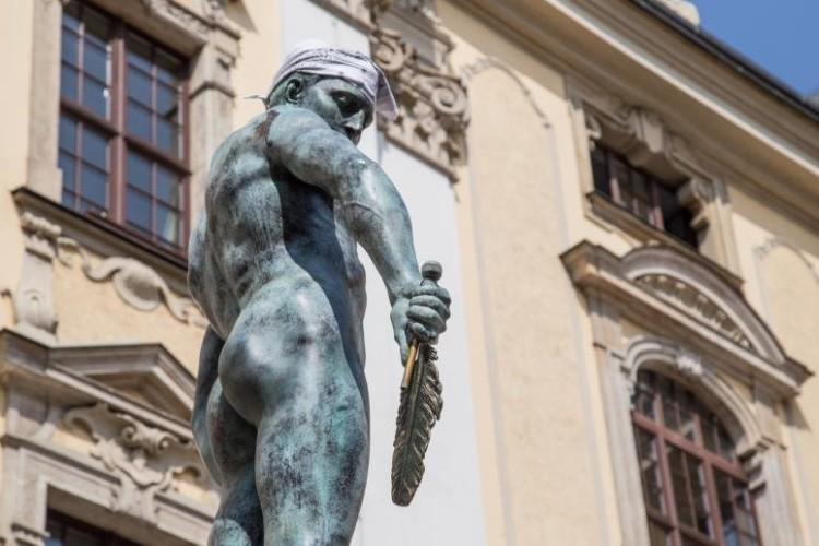 Wrocław: Szermierz do remontu. Zmieni się iluminacja fontanny?