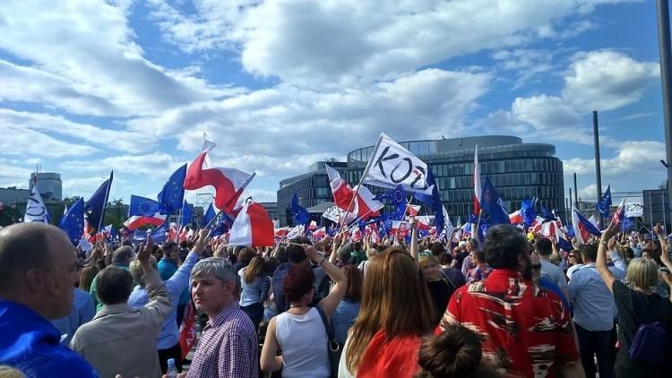Marsz 4 czerwca: Z Wrocławia jadą pełne pociągi