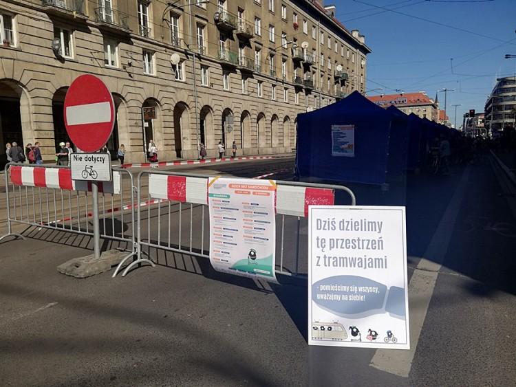 Plac Kościuszki bez samochodów. Miasto oddało przestrzeń pieszym i rowerzystom [ZDJĘCIA]