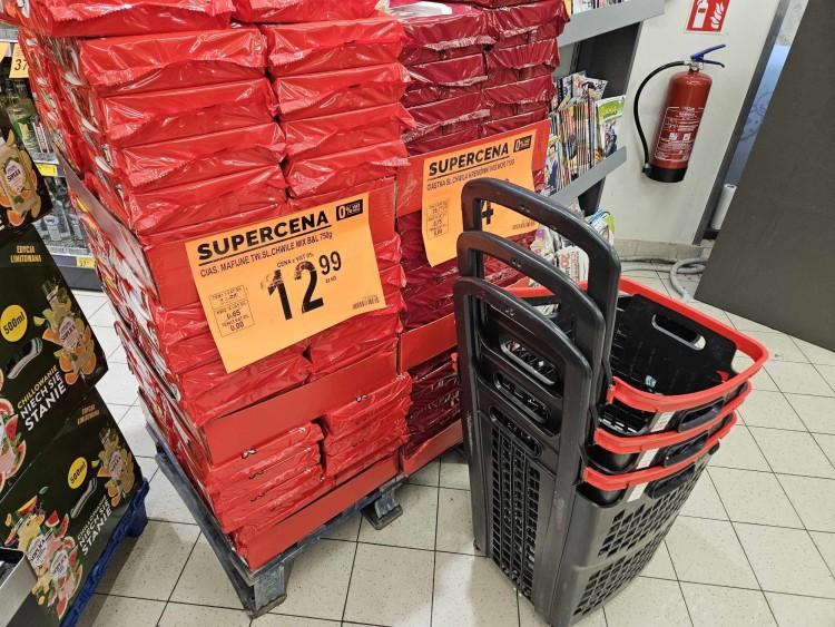 Godziny otwarcia sklepów w długi weekend. Zobacz, które będą czynne dłużej