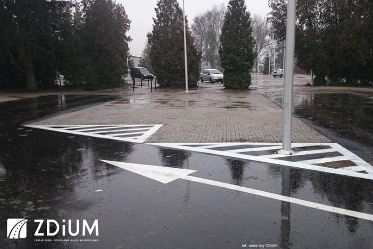Dodatkowe miejsca parkingowe na Oporowie. Budowa Park&Ride zakończona [ZDJĘCIA]