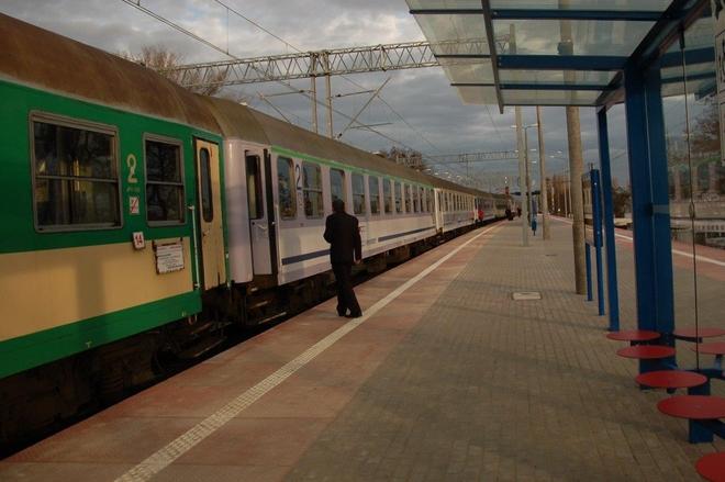 Kolejarze zrobili wrocławianom prezent na święta. Nowy peron na dworcu Mikołajów gotowy [FOTO]