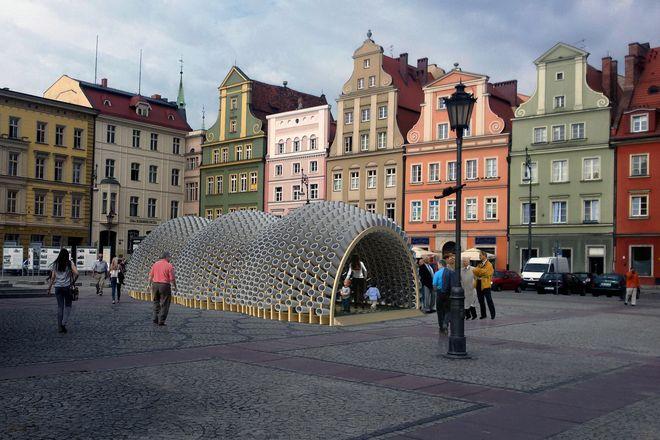 Dziwaczna konstrukcja stanęła na placu Solnym. Wiemy, co w niej będzie