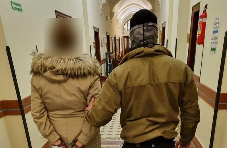 Oszustwo „na policjanta”. Straciła biżuterię i zegarek warte 70 tys. zł. Zatrzymano podejrzaną