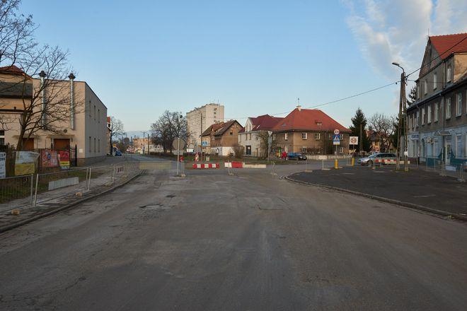Kończą przebudowę głównej arterii Zakrzowa. W sobotę otwarcie ulicy Okulickiego