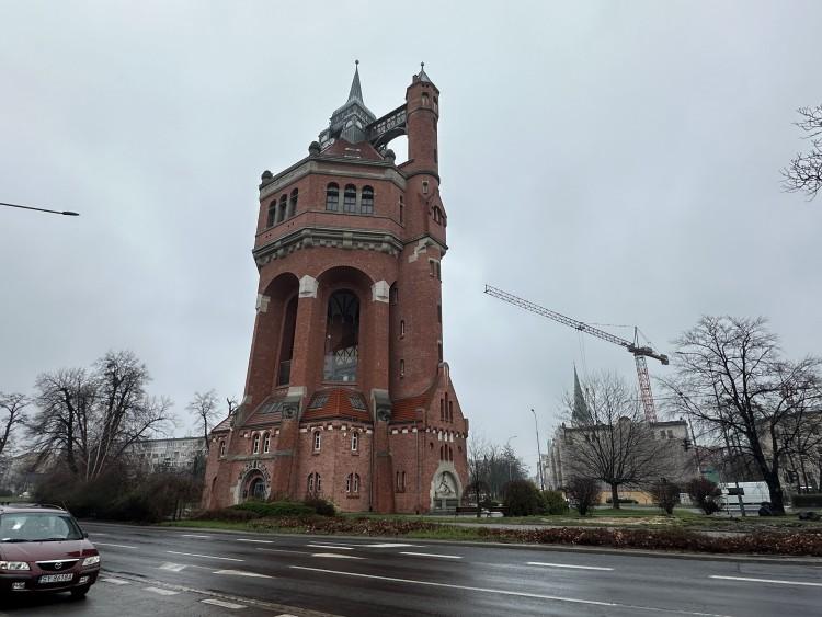 Wieże ciśnień we Wrocławiu. Teraz to maszty nadawcze lub mieszkania