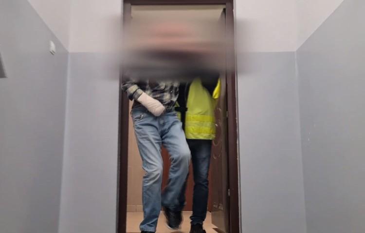 Wrocław: Pedofil zwabił 13-latkę do mieszkania i próbował wykorzystać [WIDEO]