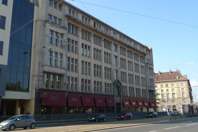 Urzędowy gmach przy Świdnickiej doczeka się remontu. Od podwórka powstanie ściana z roślin