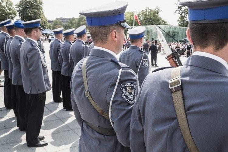 Wrocław: Atak nożownika podczas policyjnego święta. Ranny funkcjonariusz