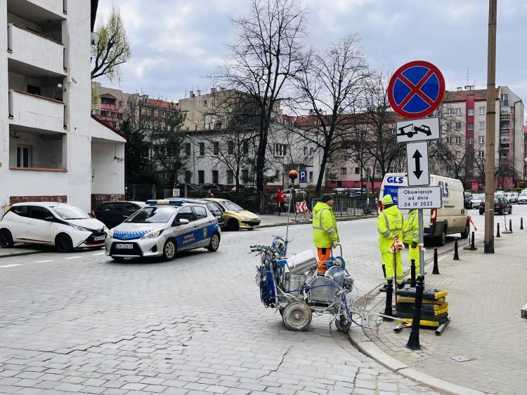 Płatne parkowanie na kolejnych ulicach we Wrocławiu. Już stawiają znaki
