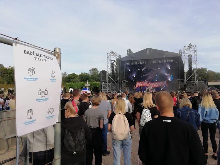 Tłumy na muzycznym pożegnaniu lata na Pergoli. Co z maseczkami? [ZDJĘCIA]