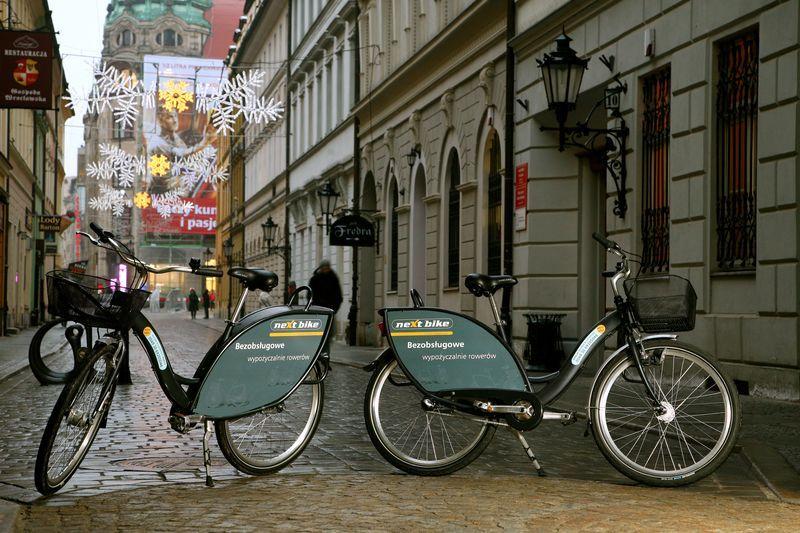 Kontrowersyjna promocja rowerów miejskich: będą stać, ale nie jeździć