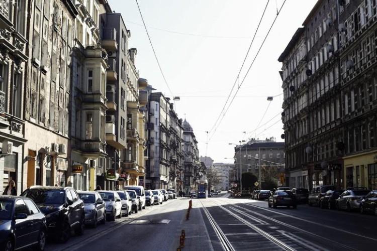 Wrocławianka wyrzuciła przez okno pieniądze i pierścionki. Wystraszyli ją oszuści