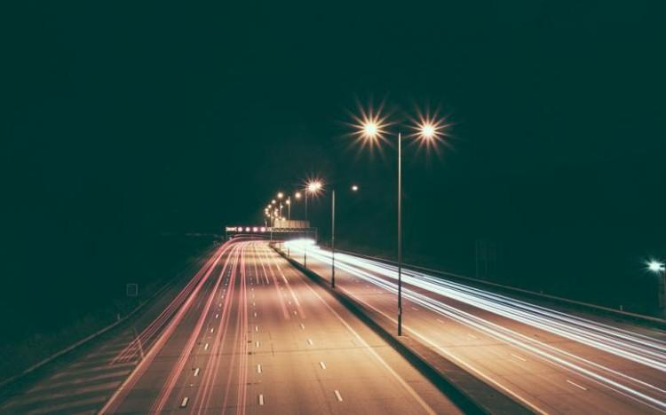 Pijany rowerzysta na autostradzie A4. Jechał po zmroku bez oświetlenia