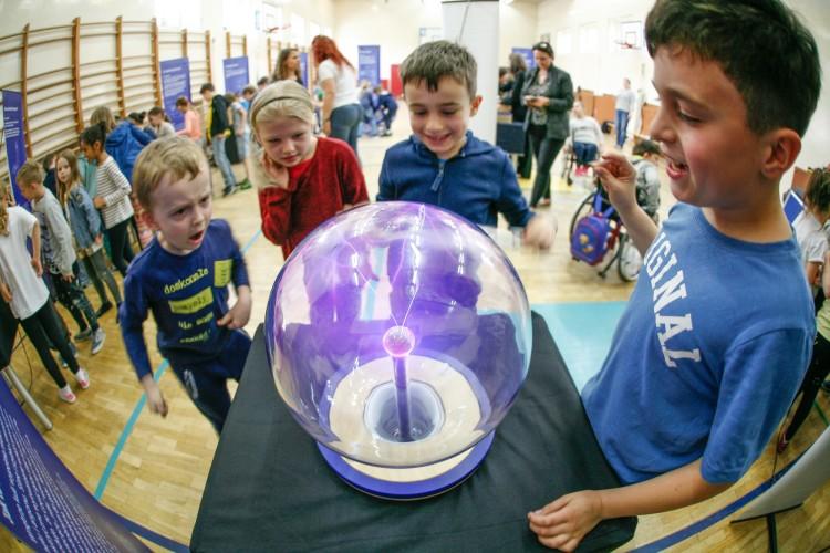Edukatorzy z warszawskiego Centrum Nauki Kopernik zawitają do jednej z podwrocławskich szkół