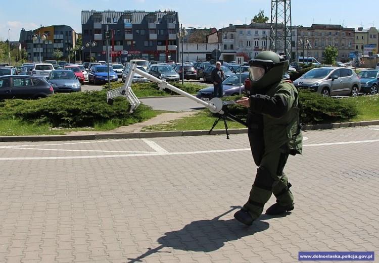 Ładunek wybuchowy w szpitalu na Borowskiej [ZOBACZ ZDJĘCIA]