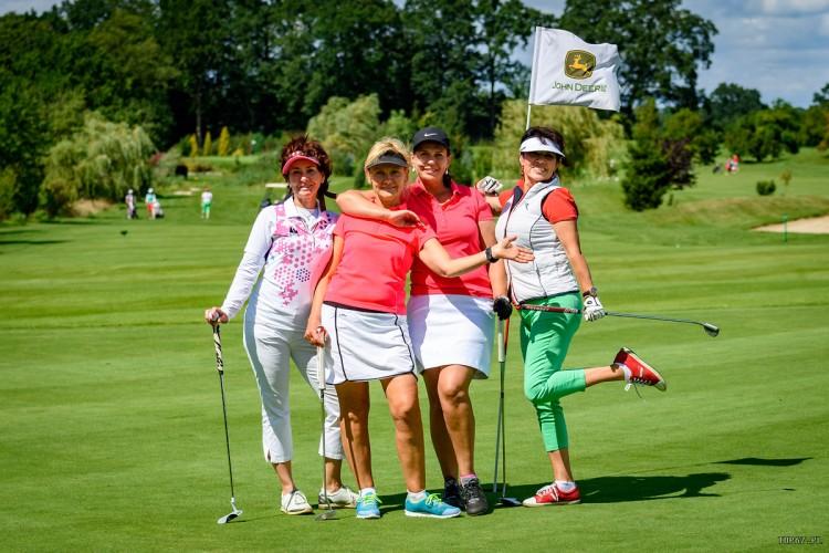Golf i karaibskie rytmy. Kobiecy turniej w podwrocławskim Gradi Golf Club