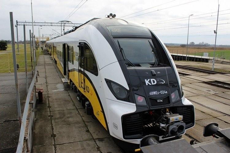 Pokaz pociągu Elf 2 na przystanku Wrocław Wojnów