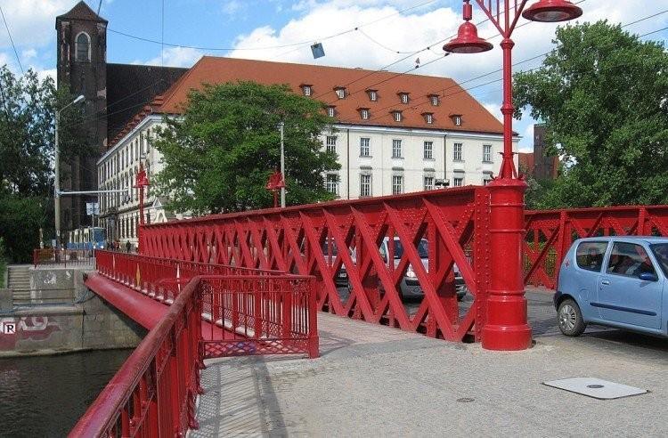 Wrocław: Prace torowe na Moście Piaskowym. Tramwaje jeżdżą objazdami