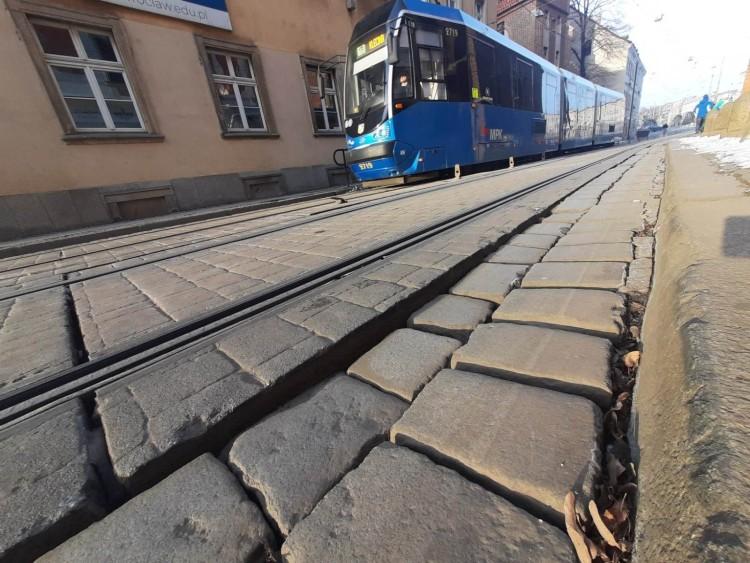Torowisko w sercu Wrocławia w fatalnym stanie. Ale remontu nie będzie