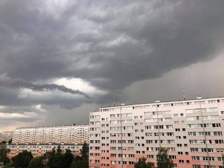 Nad Wrocław nadciąga burza z wichurą i gradem. Będzie ostro?