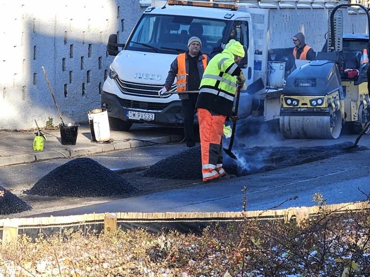 Duże utrudnienia na Wejherowskiej. Trwa wymiana nawierzchni