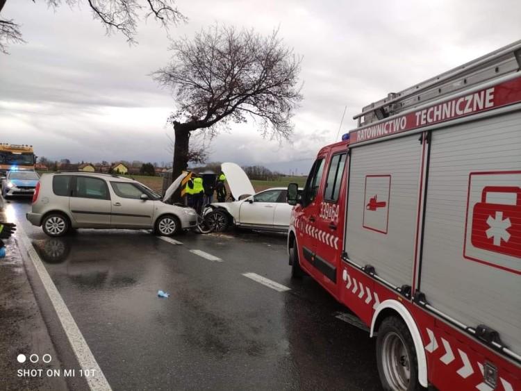 Wypadek przy wjeździe do Wrocławia. Zderzyły się dwa auta