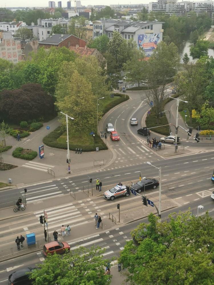 Wrocław: Potrącenie pieszego przez tramwaj. Nastolatek w ciężkim stanie