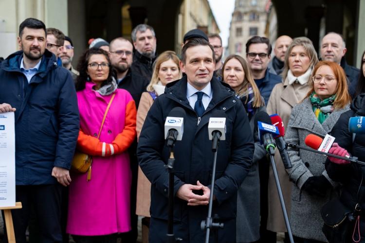 Co z kandydatem Koalicji Obywatelskiej na prezydenta Wrocławia? Pytamy Michała Jarosa