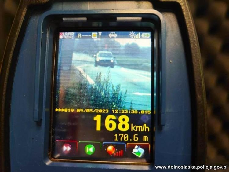 Ograniczenie do 60 km/h, a on pędził prawie 170! Zobacz, jaki dostał mandat!