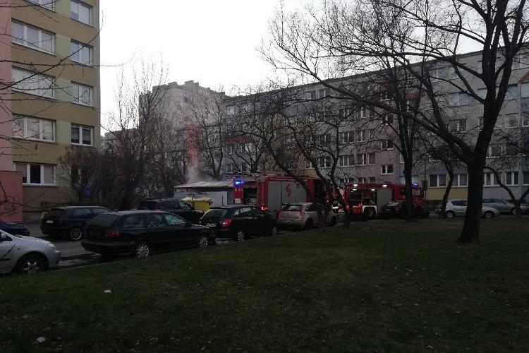 Kolejny pożar w piątkowy poranek! Gęsty słup dymu na Hubach [ZDJĘCIA]