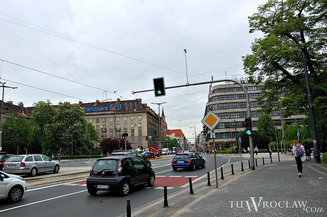 Prawie 6 mln złotych za rozbudowę placu Orląt Lwowskich i budowę 2 sygnalizacji
