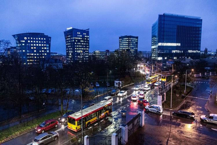 Budowa tramwaju na Nowy Dwór powoduje duże korki. Nie ma na to rady? [ZDJĘCIA]