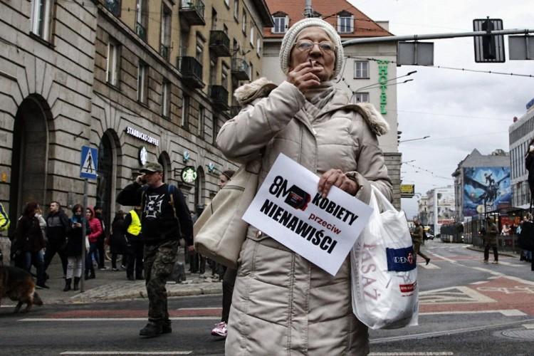Wielka bomba, odwiedziny u krowy uciekinierki i taniec strajkujących kobiet [PODSUMOWANIE DNIA]