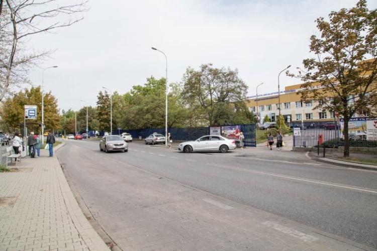 Inwestycje dla pieszych. Miasto zbuduje oświetlone przejście i chodnik
