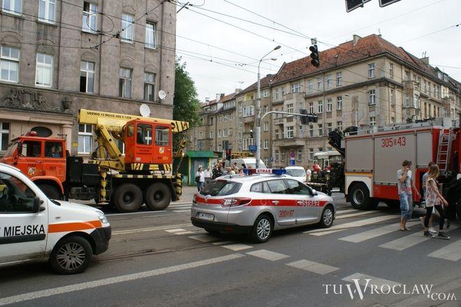 Chwile grozy po zderzeniu tramwaju, ciężarówki z butlami gazowymi i śmieciarki