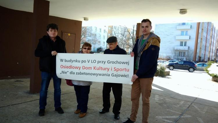 Dom Kultury i Sportu czy pomoc dla bezdomnych? Walka o Grochową 13
