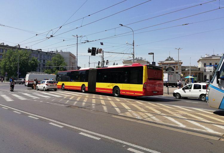 Sprzęt budowlany blokował pętlę autobusową na Psim Polu. Objazdy dla trzech linii
