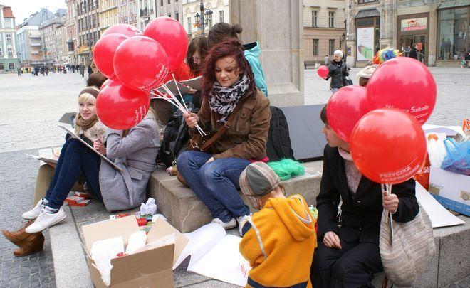 Dzień gniewu we Wrocławiu - kukła Donalda Tuska wylądowała w Odrze