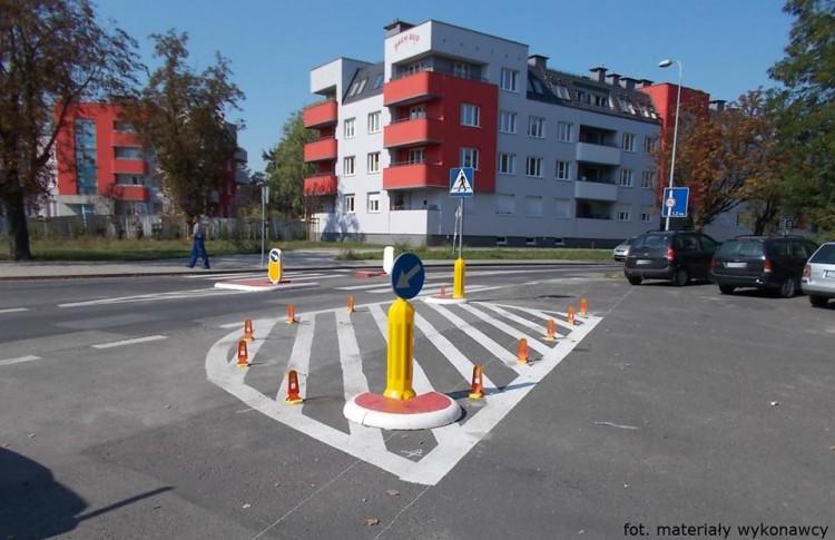 Nowe azyle, znaki i zmiany organizacji ruchu na Brochowie [ZDJĘCIA]