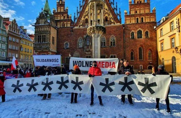 „Polska przeciw PiSowładzy”. Będzie kolejny protest w obronie wolnych mediów i TVN
