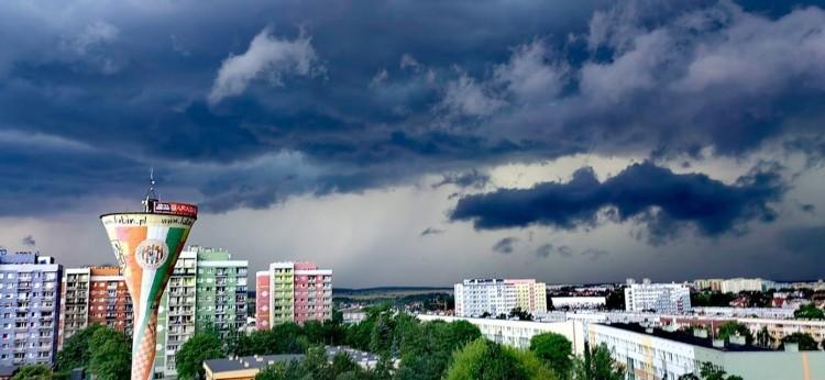 Burza na Dolnym Śląsku. Grzmoty i błyski na niebie [ZDJĘCIA]