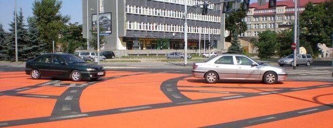 Radny chce monitoringu i czerwonych pasów na głównych skrzyżowaniach w mieście
