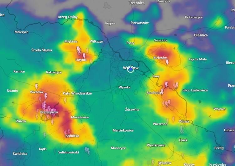 Trzy burze na raz nadciągają do Wrocławia [GDZIE JEST BURZA]