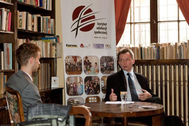 Edukacja Pozaformalna: Rozmowy na Salonie